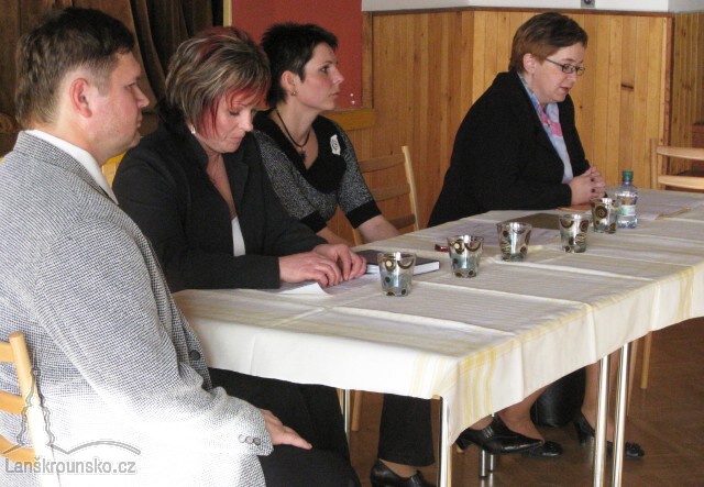 02-tiskova konference.jpg